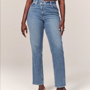 Abercrombie Curve Love Ultra High Rise 90s Straight Jean